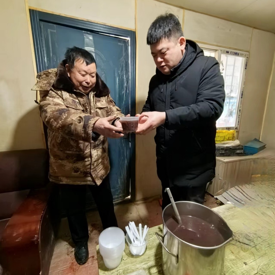 關愛“粥”到，情暖臘八